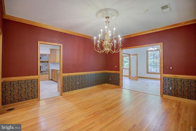 813 BLACKS HILL RD, Great Falls, VA 22066