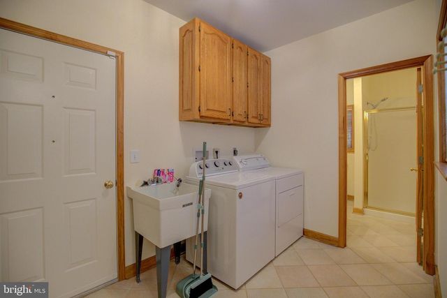813 BLACKS HILL RD, Great Falls, VA 22066