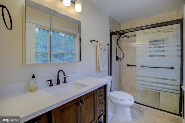 813 BLACKS HILL RD, Great Falls, VA 22066