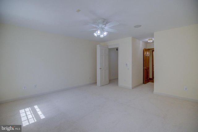 813 BLACKS HILL RD, Great Falls, VA 22066