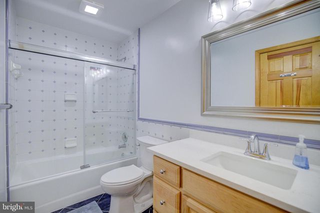 813 BLACKS HILL RD, Great Falls, VA 22066