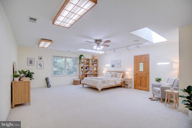 813 BLACKS HILL RD, Great Falls, VA 22066