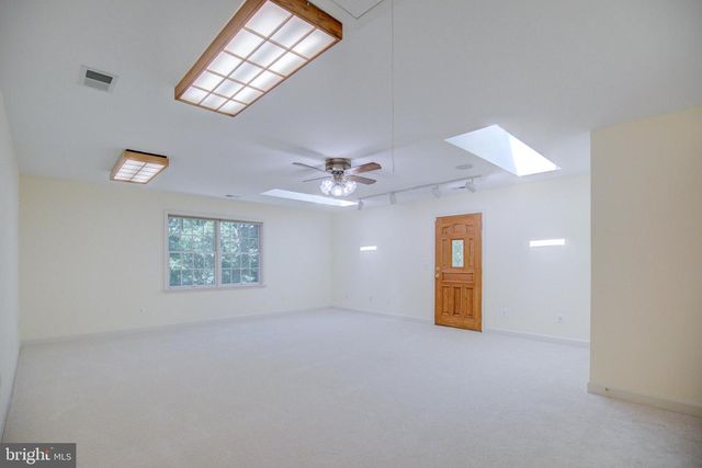 813 BLACKS HILL RD, Great Falls, VA 22066