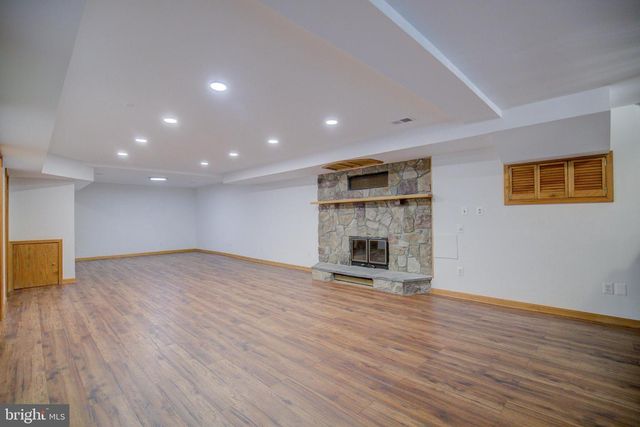 813 BLACKS HILL RD, Great Falls, VA 22066