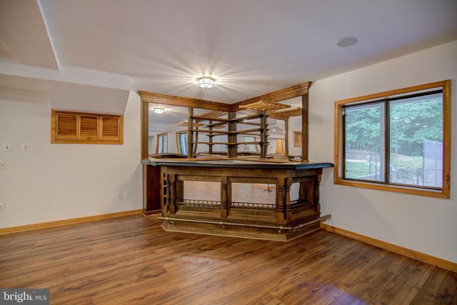 813 BLACKS HILL RD, Great Falls, VA 22066