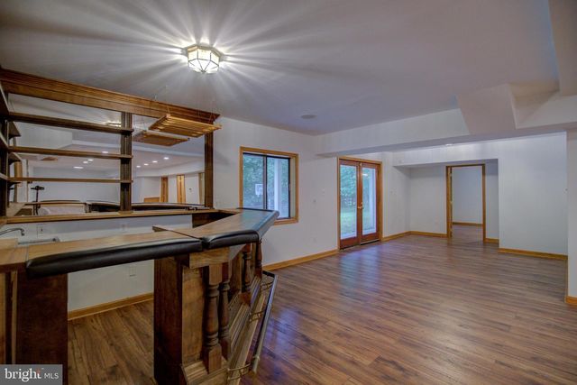 813 BLACKS HILL RD, Great Falls, VA 22066