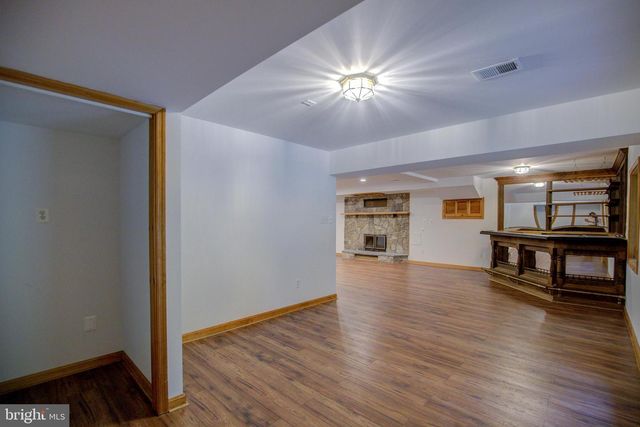 813 BLACKS HILL RD, Great Falls, VA 22066
