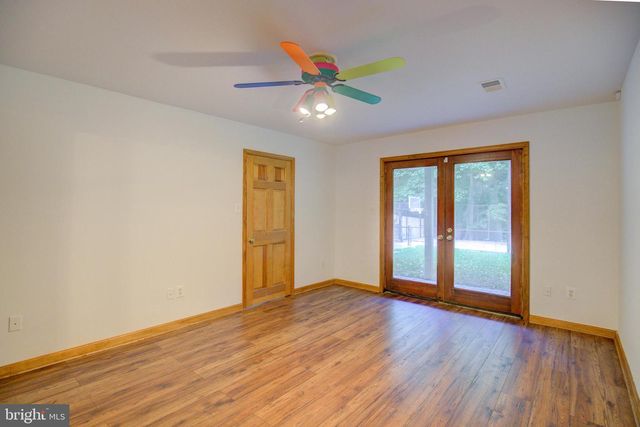 813 BLACKS HILL RD, Great Falls, VA 22066