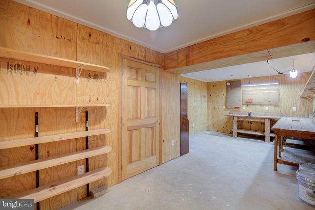 813 BLACKS HILL RD, Great Falls, VA 22066