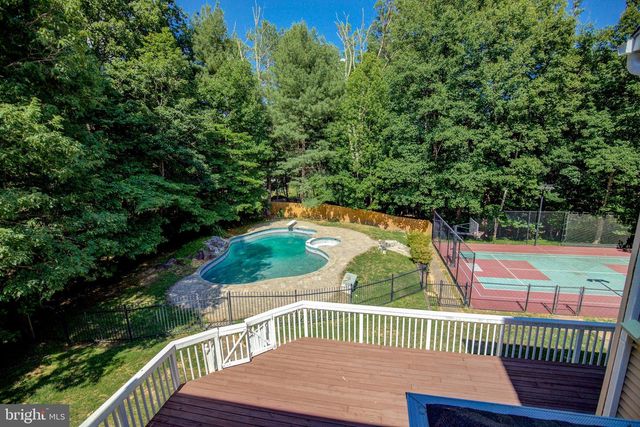 813 BLACKS HILL RD, Great Falls, VA 22066