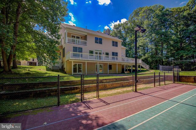 813 BLACKS HILL RD, Great Falls, VA 22066
