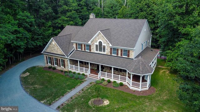 813 BLACKS HILL RD, Great Falls, VA 22066
