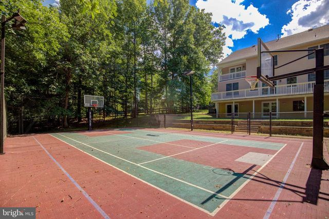 813 BLACKS HILL RD, Great Falls, VA 22066