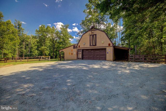 813 BLACKS HILL RD, Great Falls, VA 22066