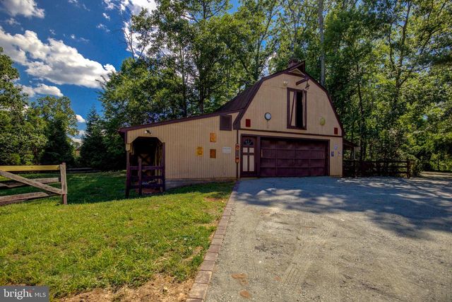 813 BLACKS HILL RD, Great Falls, VA 22066