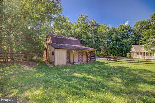 813 BLACKS HILL RD, Great Falls, VA 22066