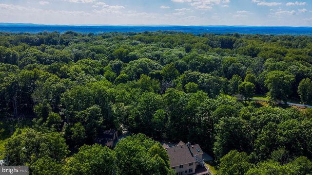 813 BLACKS HILL RD, Great Falls, VA 22066