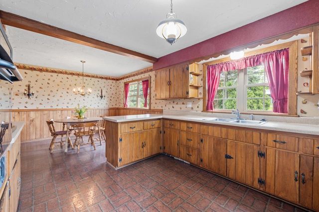 7873 N Edgeworth DRIVE, Milwaukee, WI 53223
