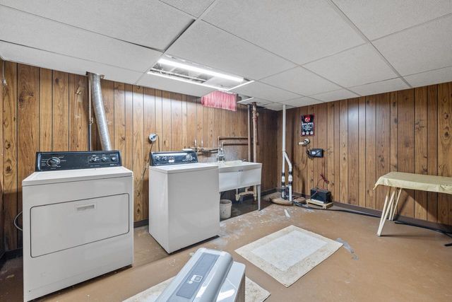 7873 N Edgeworth DRIVE, Milwaukee, WI 53223