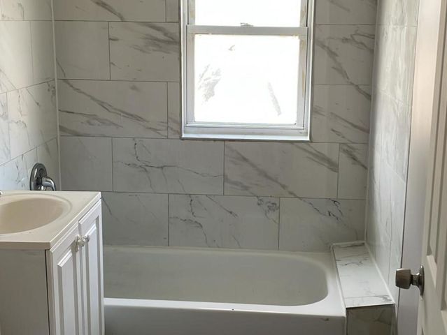 8400 S Burley Avenue, Chicago, IL 60617