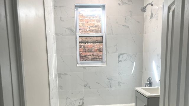 8400 S Burley Avenue, Chicago, IL 60617