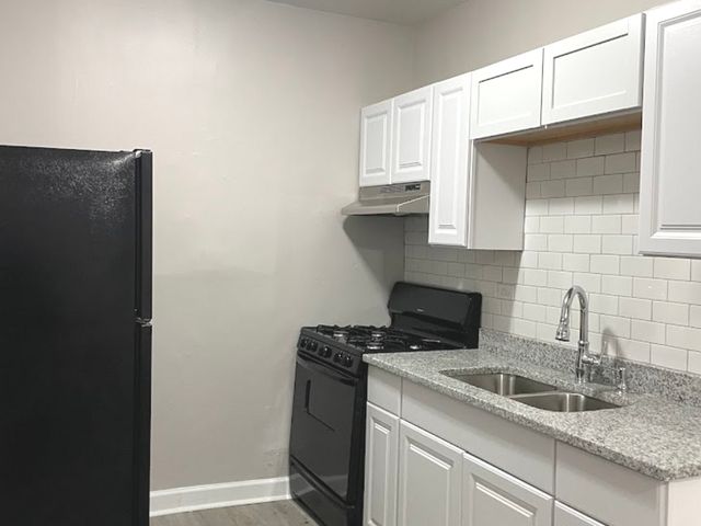 8400 S Burley Avenue, Chicago, IL 60617