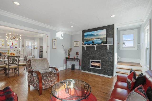 2014 Thomas Avenue N, Minneapolis, MN 55411