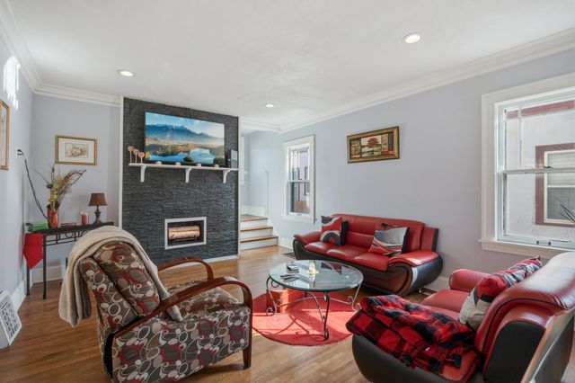 2014 Thomas Avenue N, Minneapolis, MN 55411