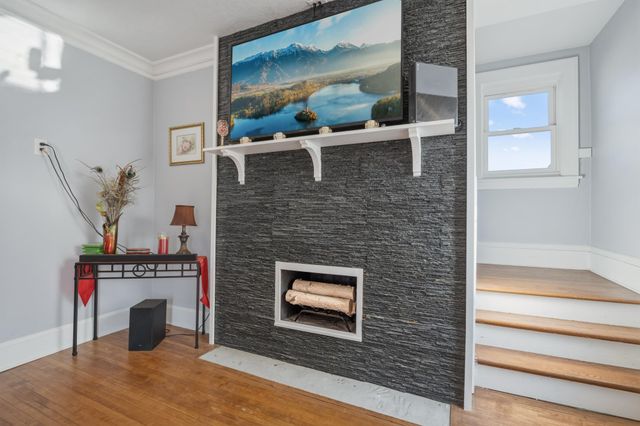 2014 Thomas Avenue N, Minneapolis, MN 55411