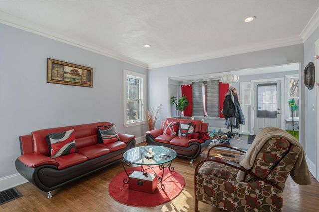 2014 Thomas Avenue N, Minneapolis, MN 55411