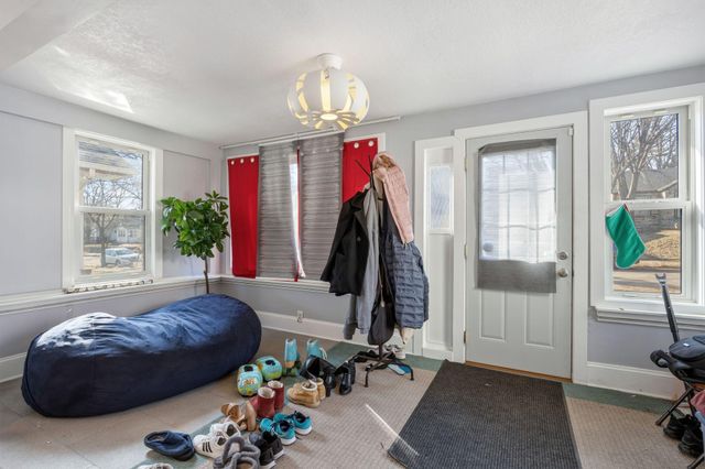 2014 Thomas Avenue N, Minneapolis, MN 55411