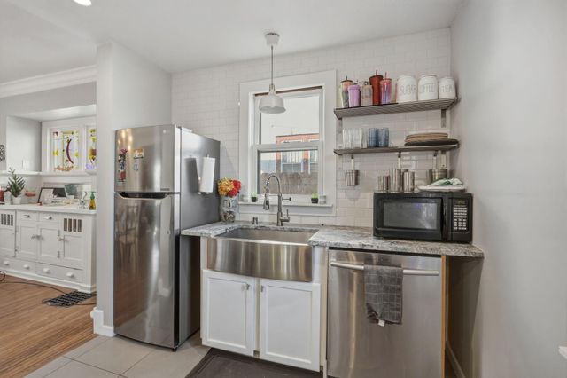 2014 Thomas Avenue N, Minneapolis, MN 55411