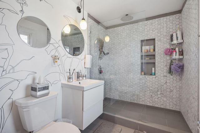 2014 Thomas Avenue N, Minneapolis, MN 55411