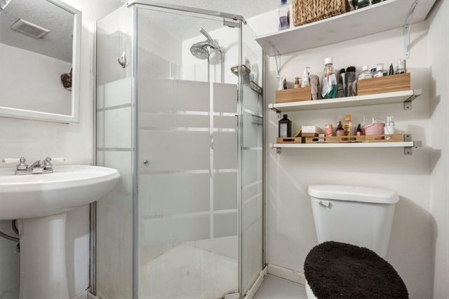 2014 Thomas Avenue N, Minneapolis, MN 55411