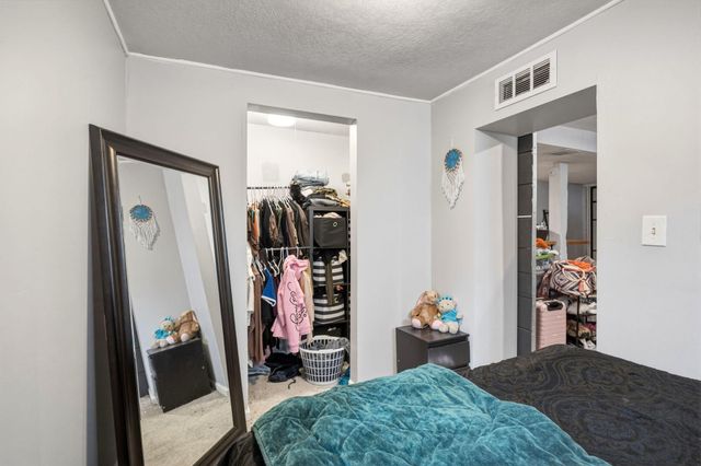 2014 Thomas Avenue N, Minneapolis, MN 55411