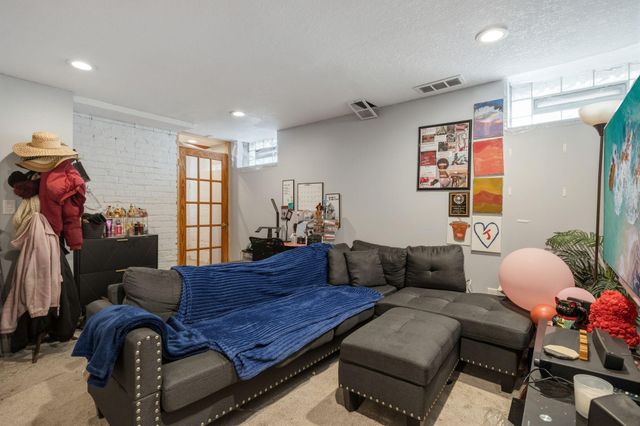 2014 Thomas Avenue N, Minneapolis, MN 55411