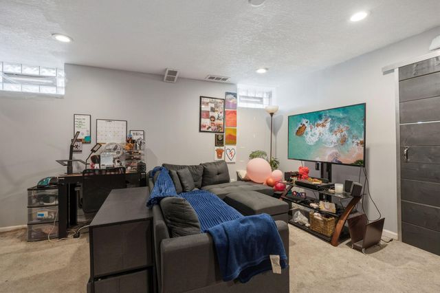 2014 Thomas Avenue N, Minneapolis, MN 55411