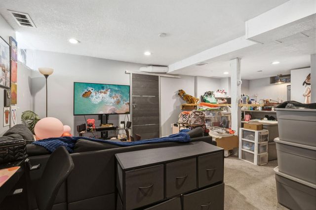 2014 Thomas Avenue N, Minneapolis, MN 55411