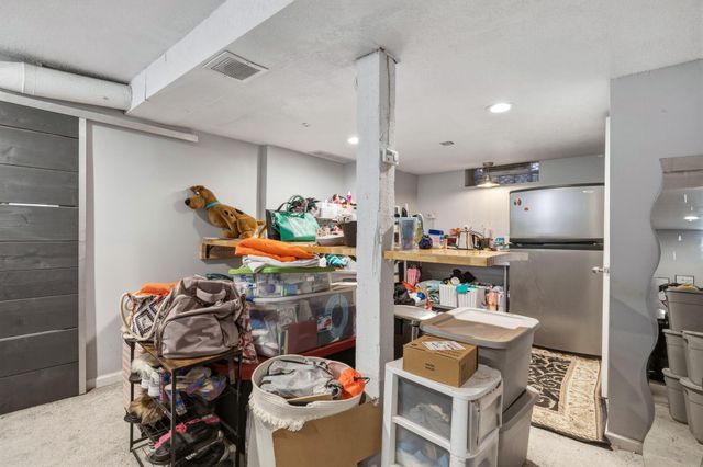 2014 Thomas Avenue N, Minneapolis, MN 55411