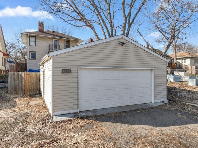 2014 Thomas Avenue N, Minneapolis, MN 55411