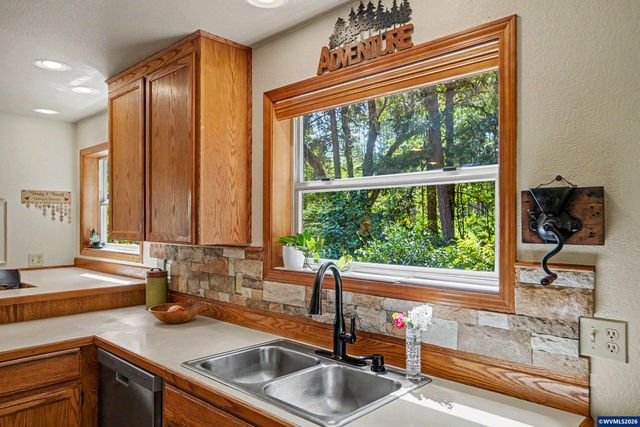 8930 NW Lorri Pl, Corvallis, OR 97330