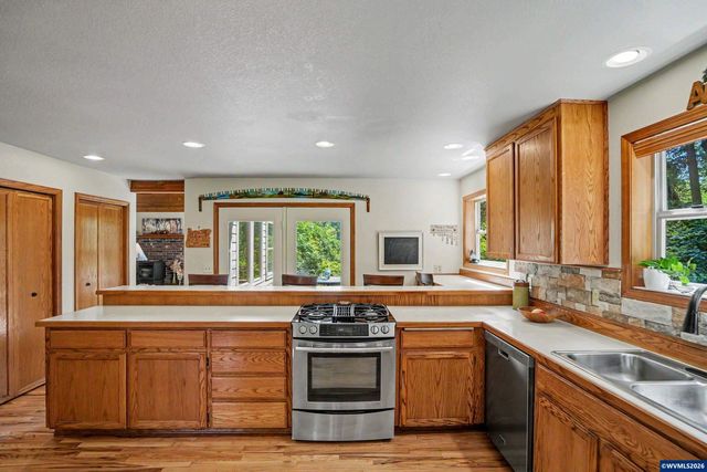 8930 NW Lorri Pl, Corvallis, OR 97330