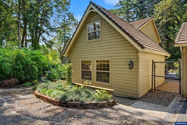 8930 NW Lorri Pl, Corvallis, OR 97330