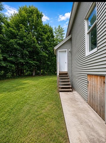 26 Maple St, Athol, MA 01331