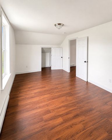 26 Maple St, Athol, MA 01331