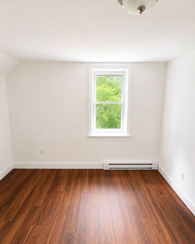 26 Maple St, Athol, MA 01331