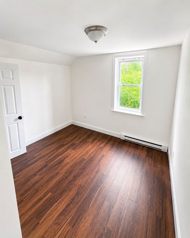 26 Maple St, Athol, MA 01331