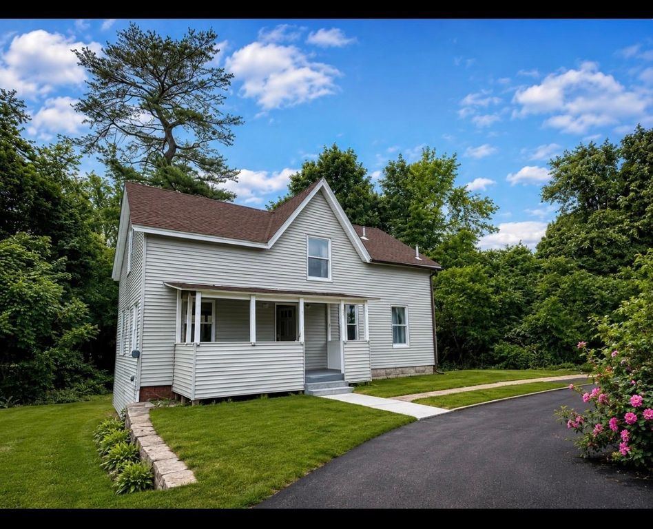 26 Maple St, Athol, MA 01331