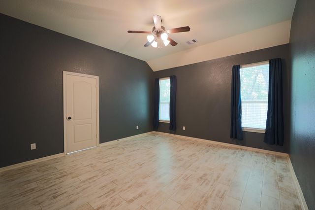 6707 Hunters Creek Lane, Baytown, TX 77521