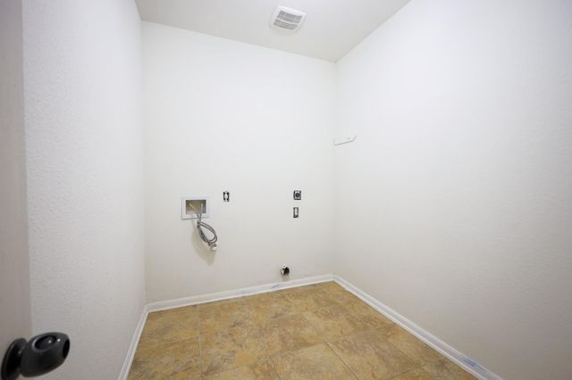 6707 Hunters Creek Lane, Baytown, TX 77521